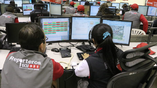 Sala de monitoreo del sistema de seguridad Ecu911 en Quito.