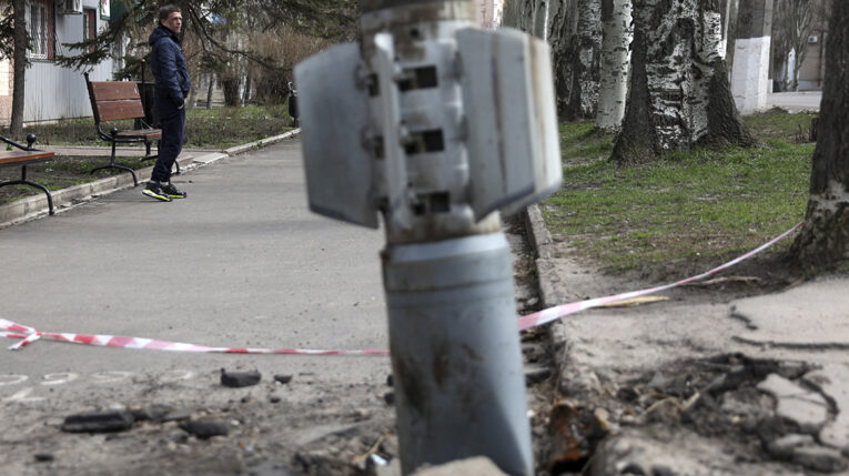 Qué son las bombas de racimo y por qué su uso en Ucrania preocupa al mundo