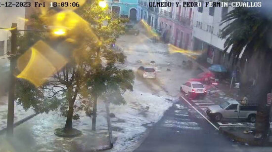 Efectos de la fuerte lluvia en el centro de Quito el 22 de diciembre de 2023.