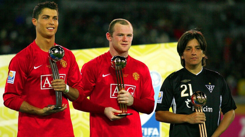 Damián Manso, junto a Cristiano Ronaldo y Wayne Rooney en el podio del Mundial de Clubes de 2008.
