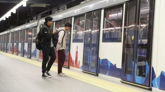 Personas en el Metro de Quito, durante la fase de pruebas. el 28 de noviembre de 2023.