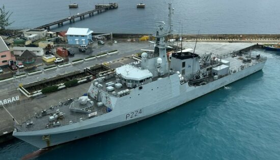 Imagem del HMS Trent, que irá a Guyana, país en tensión con Venezuela.