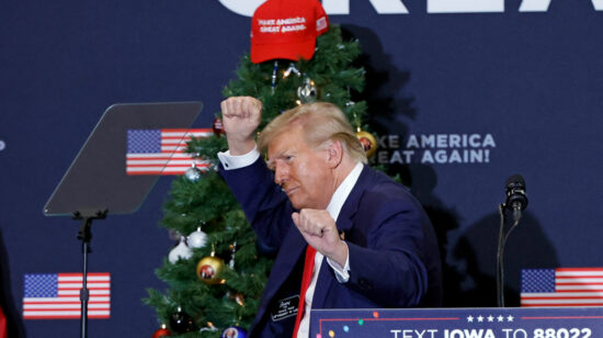 El expresidente de EE.UU., Donald Trump, en un rally político en Iowa, el 19 de diciembre de 2023.