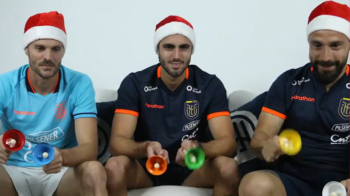 Javier Burrai, Leonardo Campana y Hernán Galíndez cumpliendo un reto navideño con la FFE.